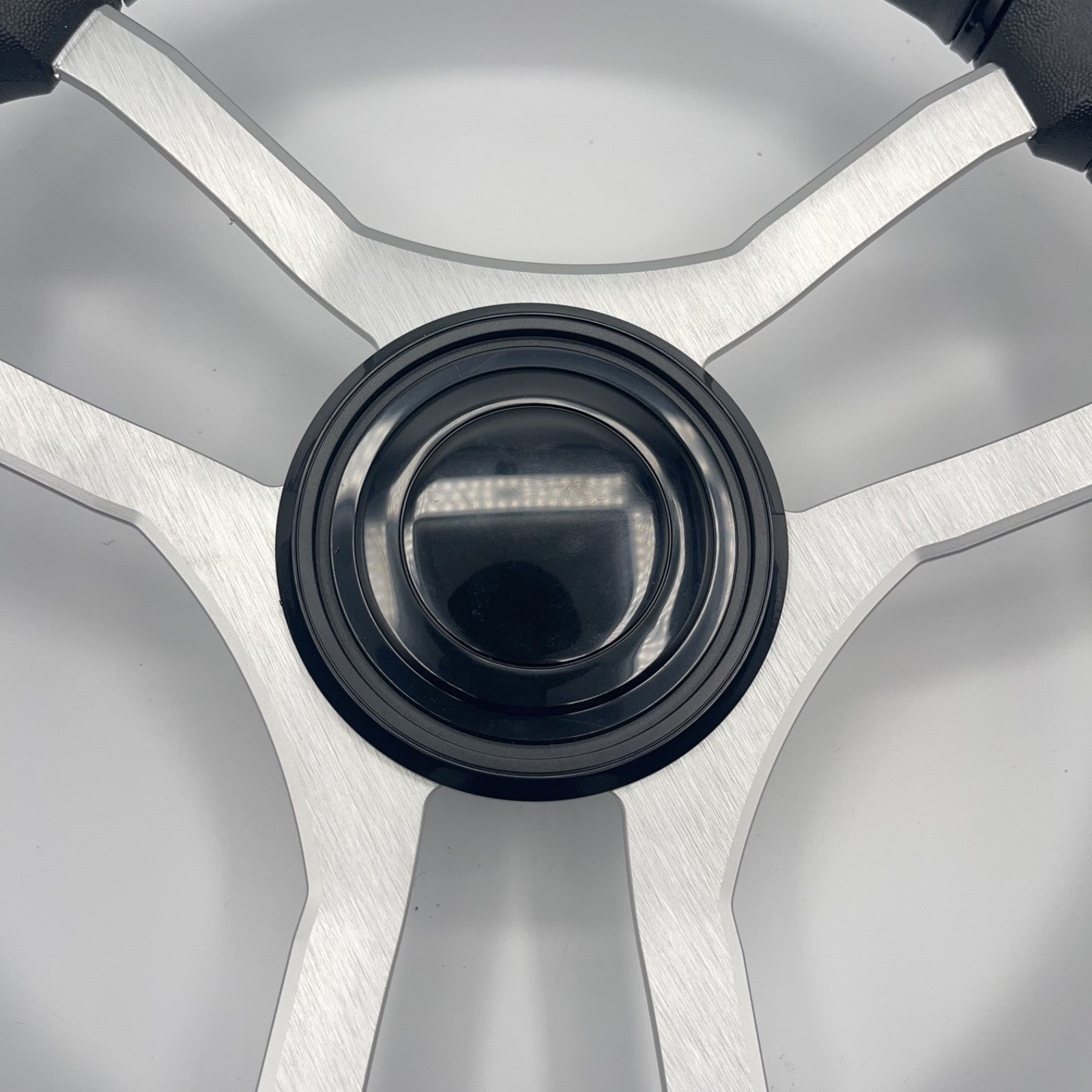 Malera Boat Steering Wheel Brushed Aluminum Spokes | LG Black Snap-in