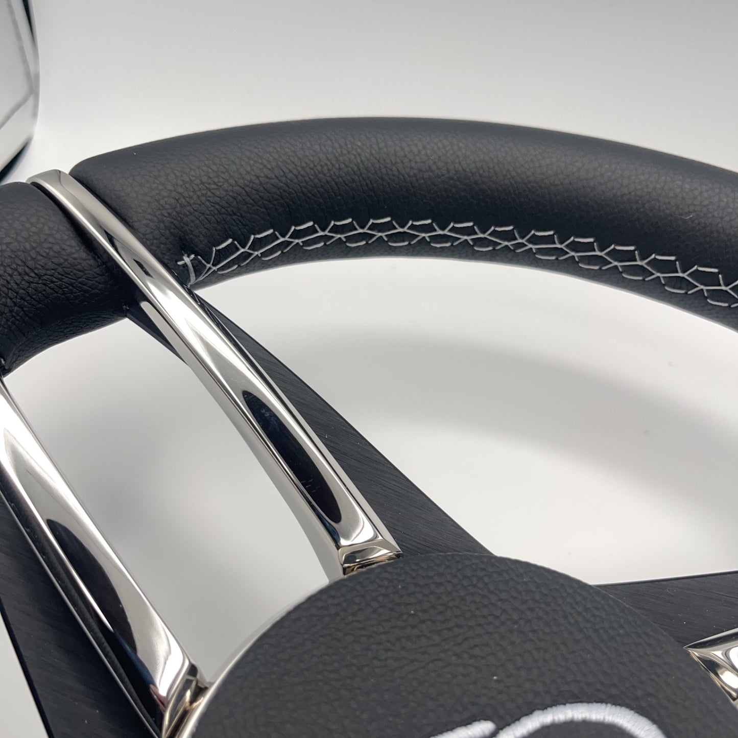 Gussi Italia Boat Steering Wheel Stainless Steel Spoke Leather Rim | APEX Boats