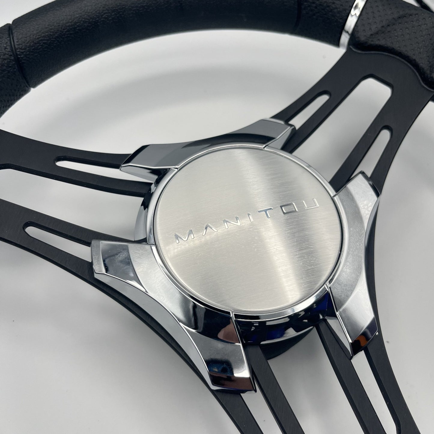 Gussi Italia Boat Steering Wheel Black Brushed Alum Spokes | Manitou