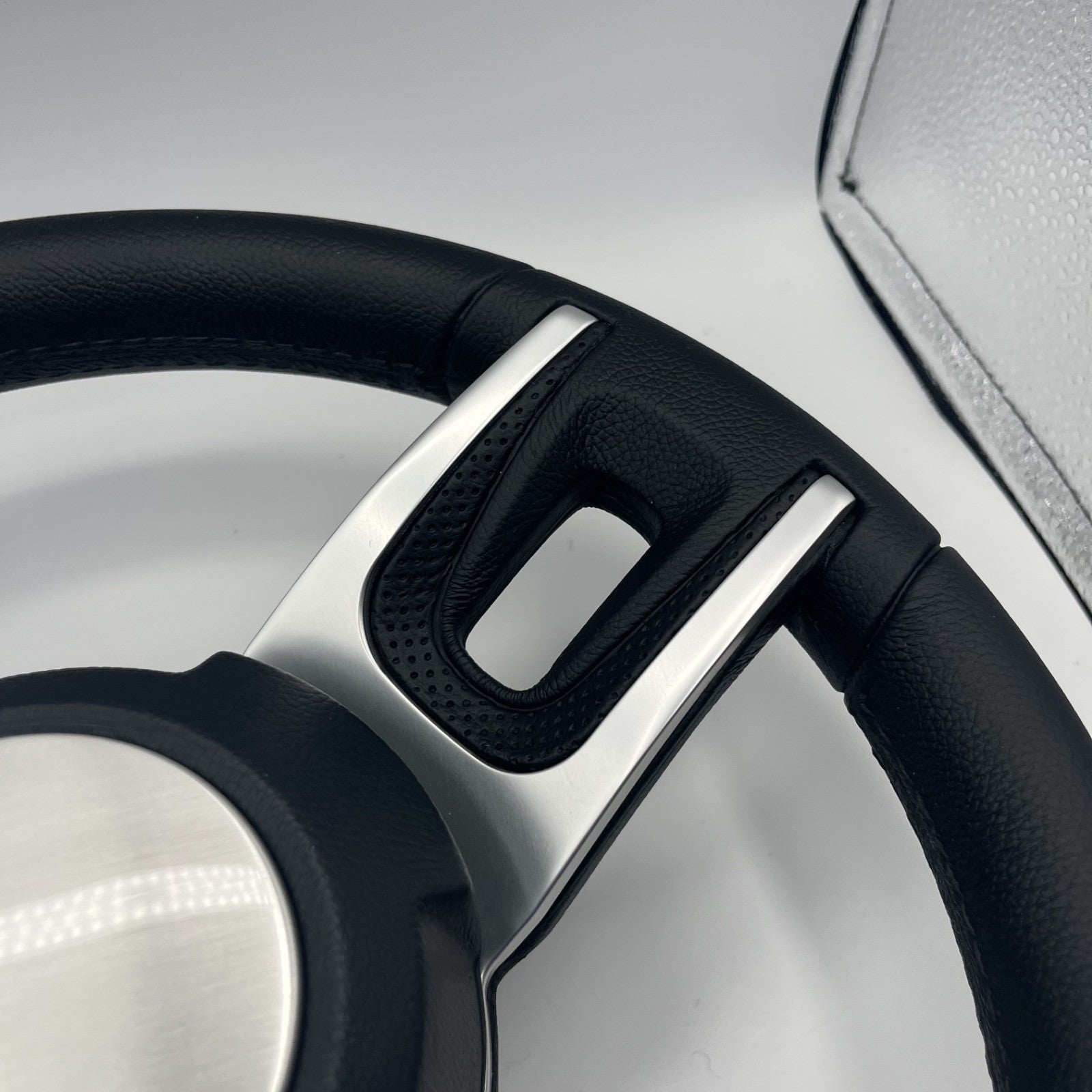 Gussi Italia Black Model 702 Steering Wheel | Plain Brushed