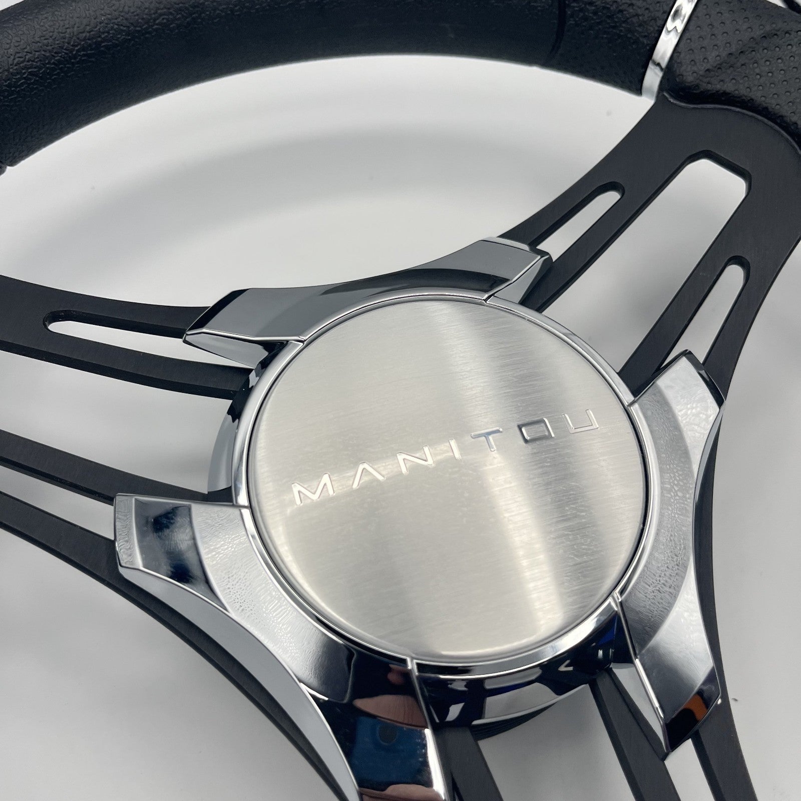 Gussi Italia Boat Steering Wheel Black Brushed Alum Spokes | Manitou