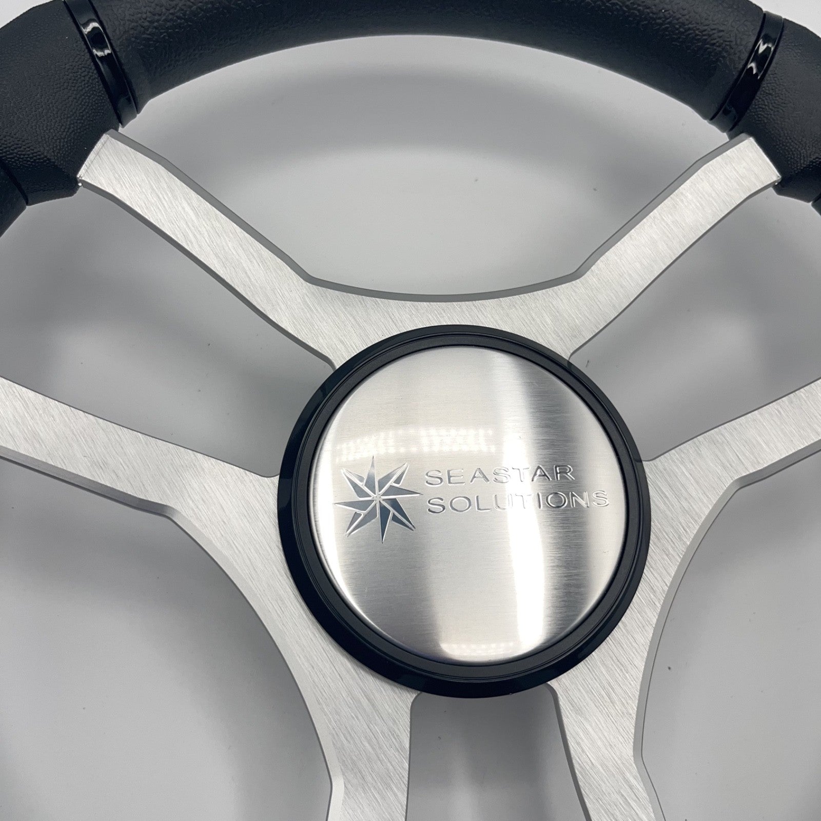Malera Boat Steering Wheel Brushed Aluminum Spokes | Seastar Solutions