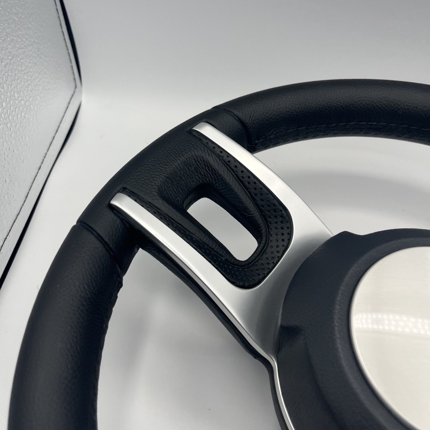 Gussi Italia Black Model 702 Steering Wheel | Plain Brushed