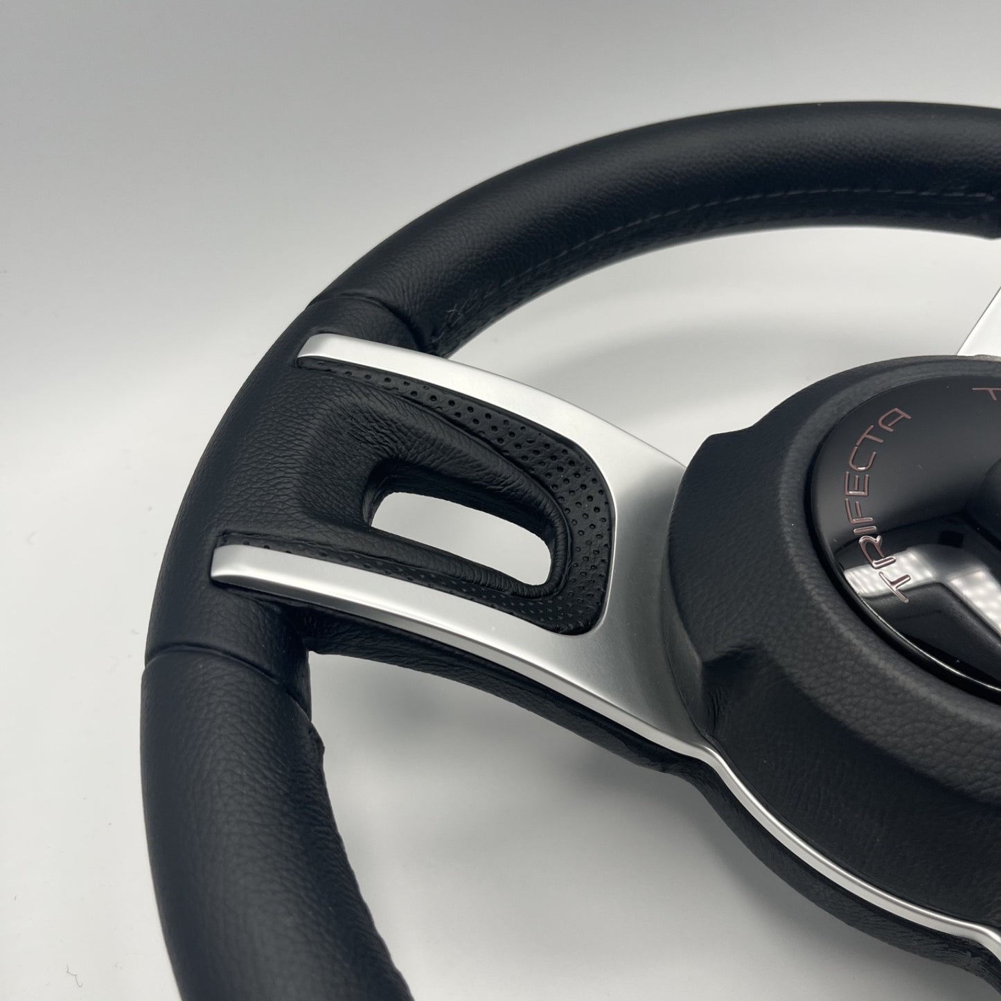 Gussi Italia Black Model 702 Steering Wheel | Trifecta Boats