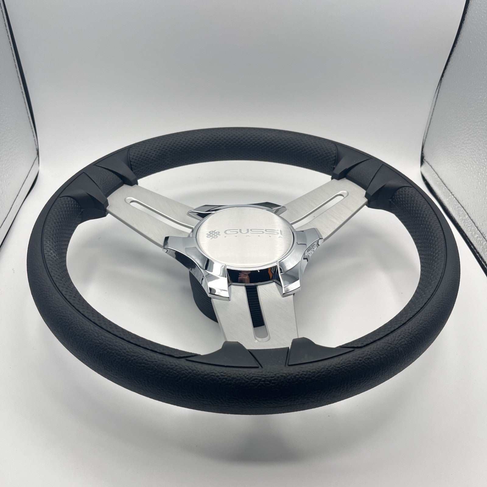Model 15 Marine Steering Wheel Brush Alum Spokes | Gussi Italia Logo