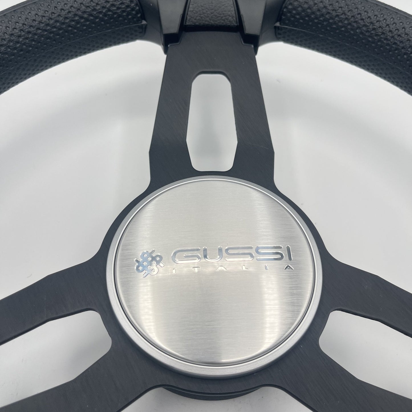 Gussi Italia Model 15 Steering Wheel Blk Brushed Alum Spokes | Silver Gussi Logo