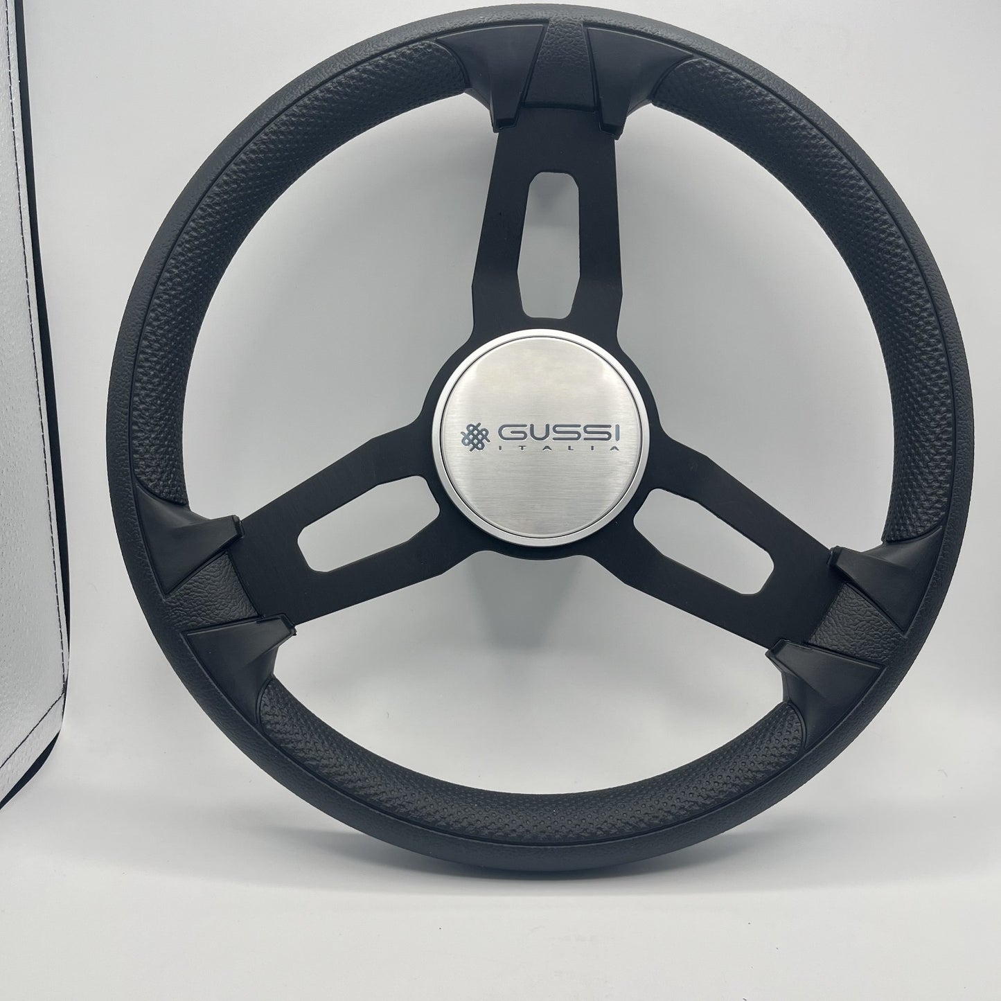 Gussi Italia Model 15 Steering Wheel Blk Brushed Alum Spokes | Silver Gussi Logo
