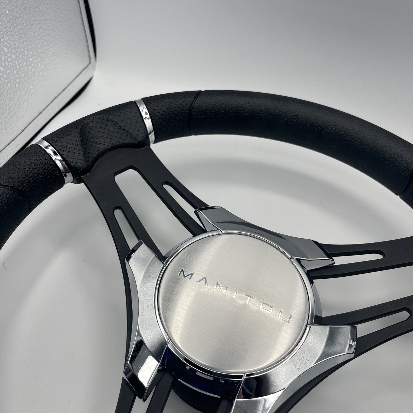 Gussi Italia Boat Steering Wheel Black Brushed Alum Spokes | Manitou