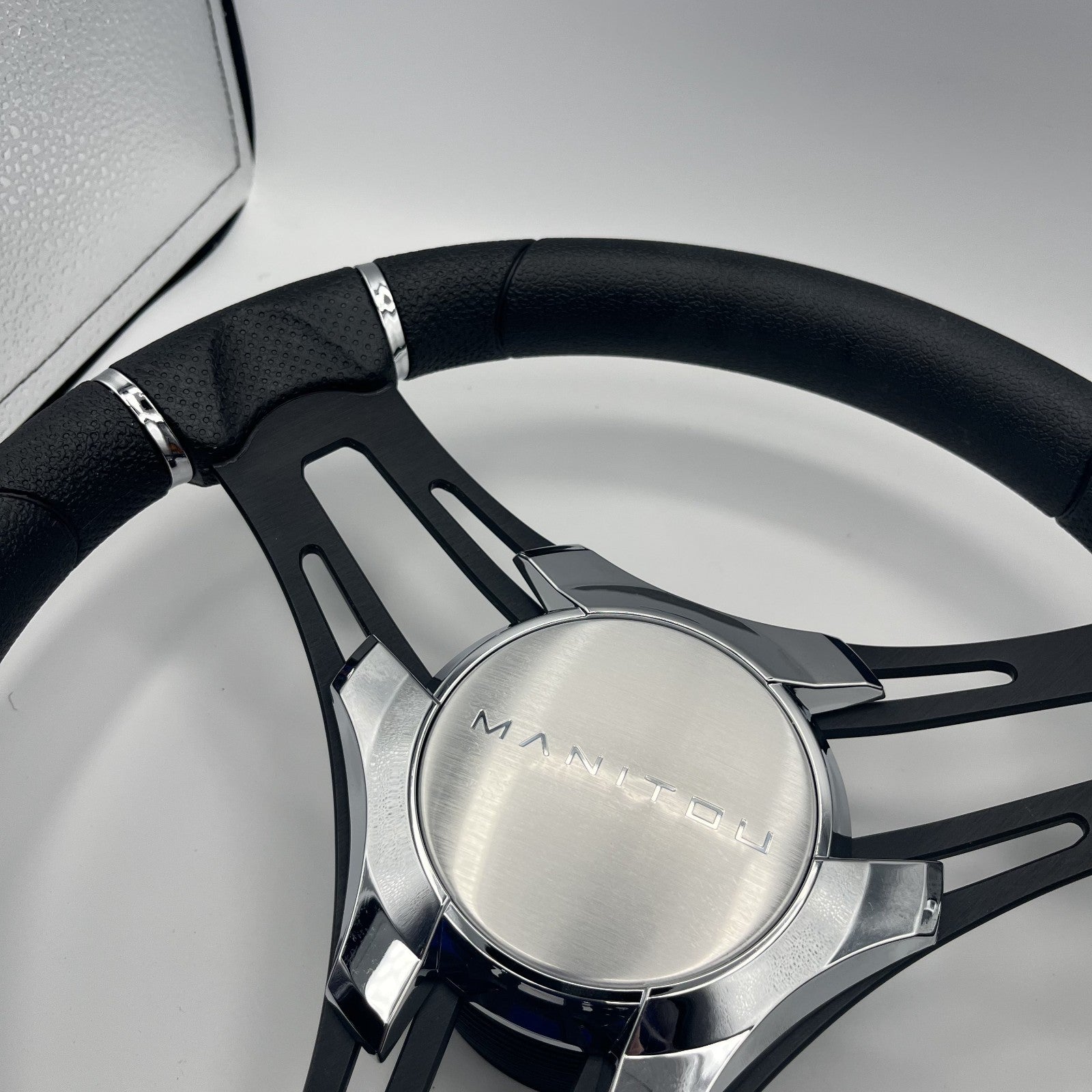 Gussi Italia Boat Steering Wheel Black Brushed Alum Spokes | Manitou