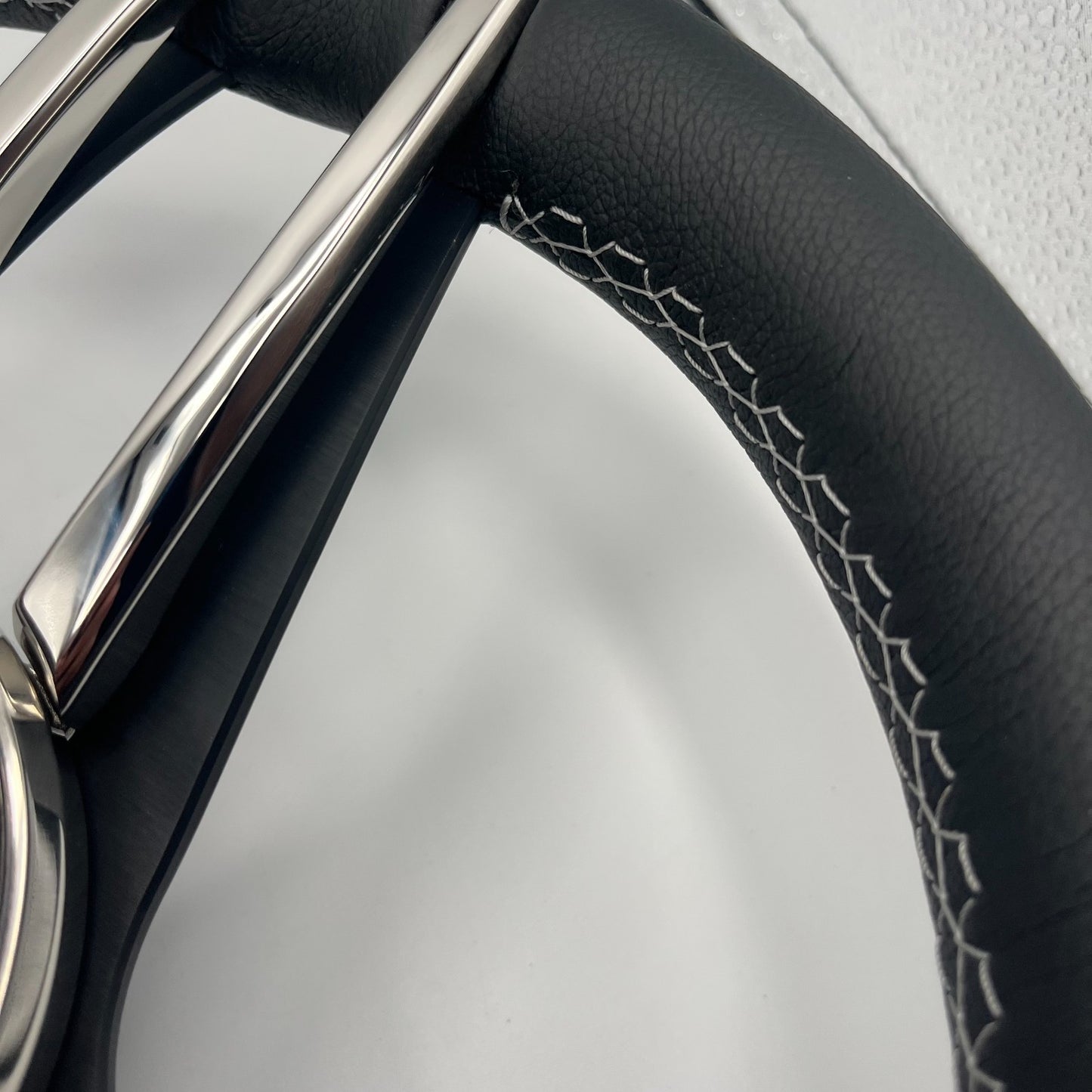 Varatti Boat Steering Wheel Stainless Steel Spoke Leather Rim | Varatti Logo