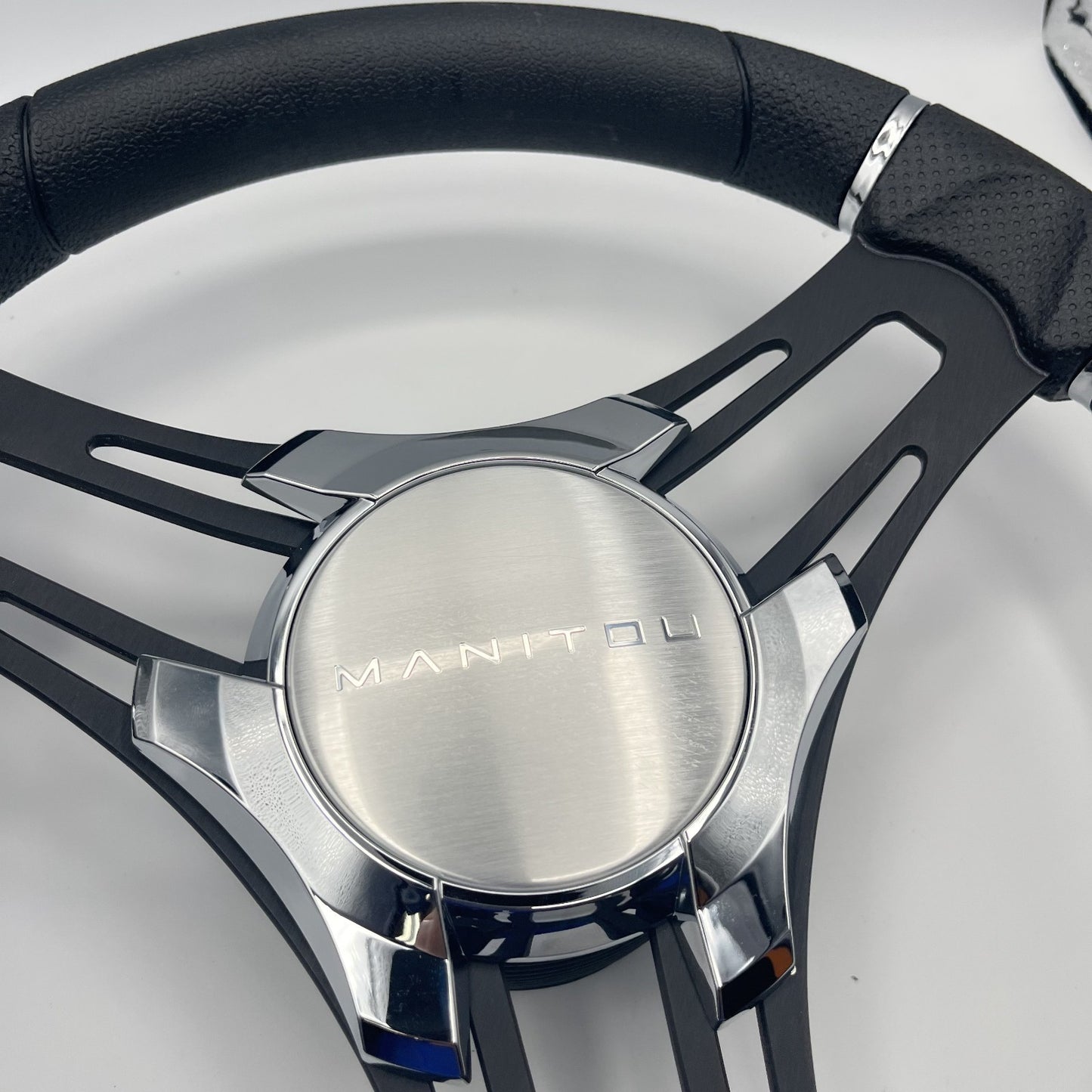 Gussi Italia Boat Steering Wheel Black Brushed Alum Spokes | Manitou