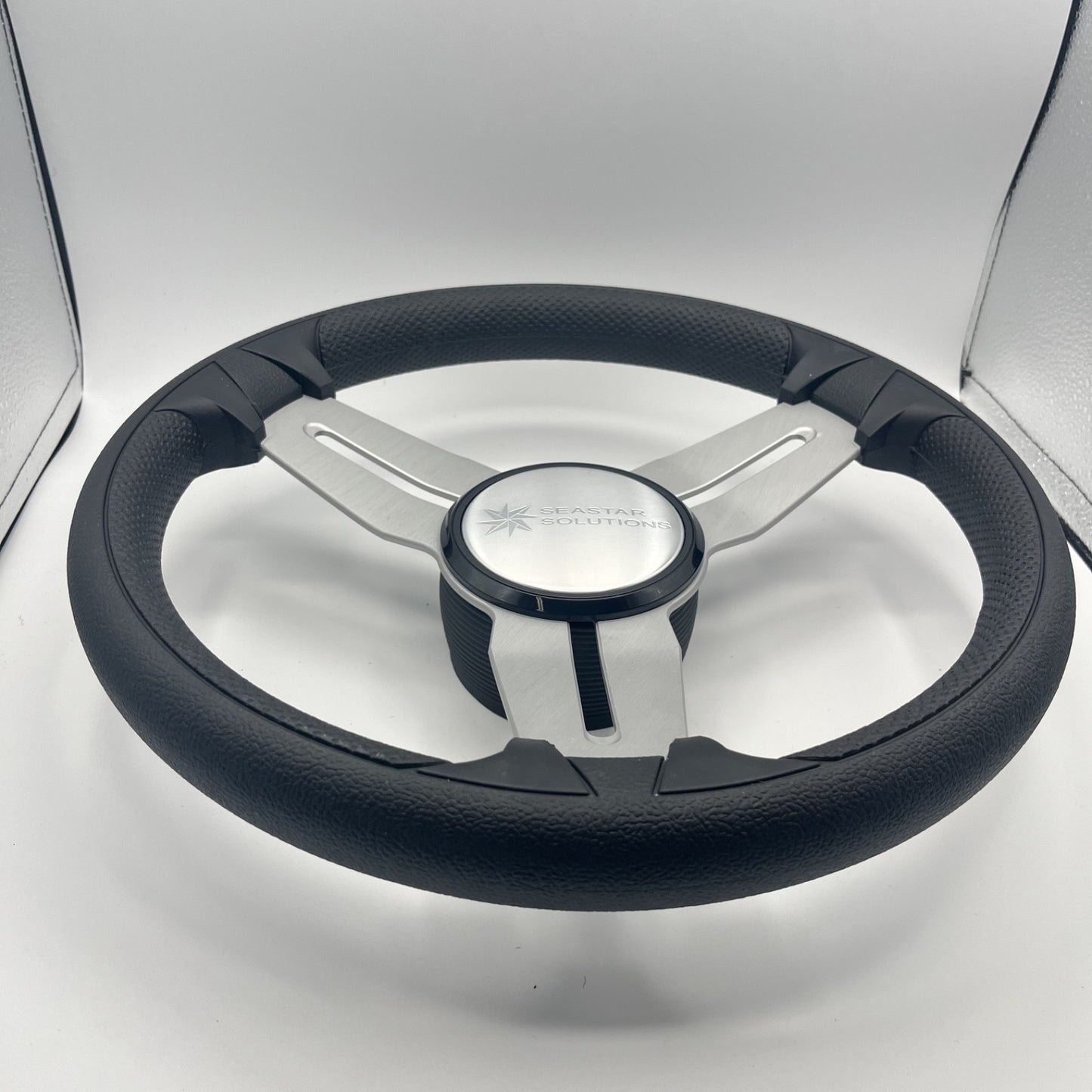 Model 15 Marine Steering Wheel Brush Alum Spokes | Seastar Solutions Logo