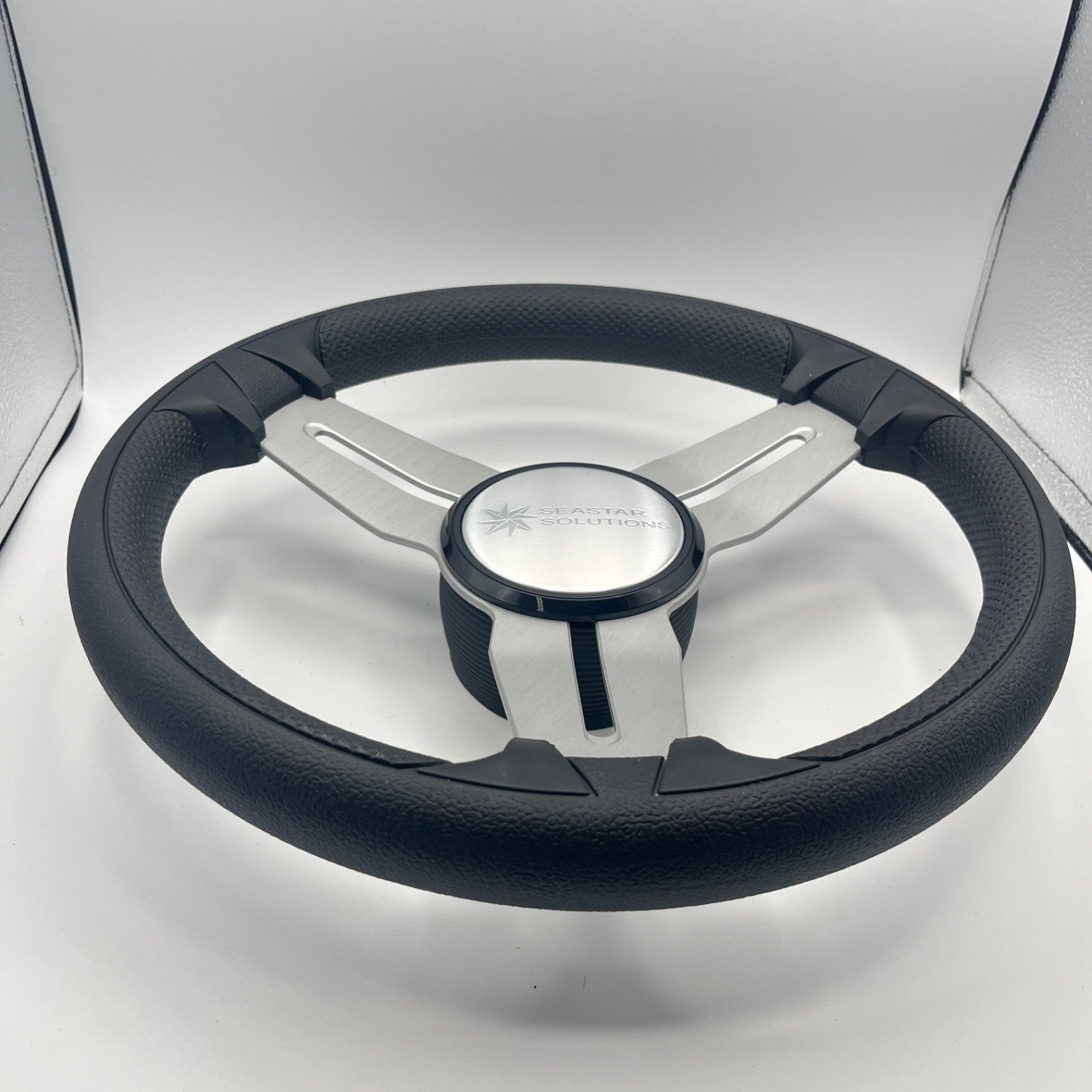 Model 15 Marine Steering Wheel Brush Alum Spokes | Seastar Solutions Logo