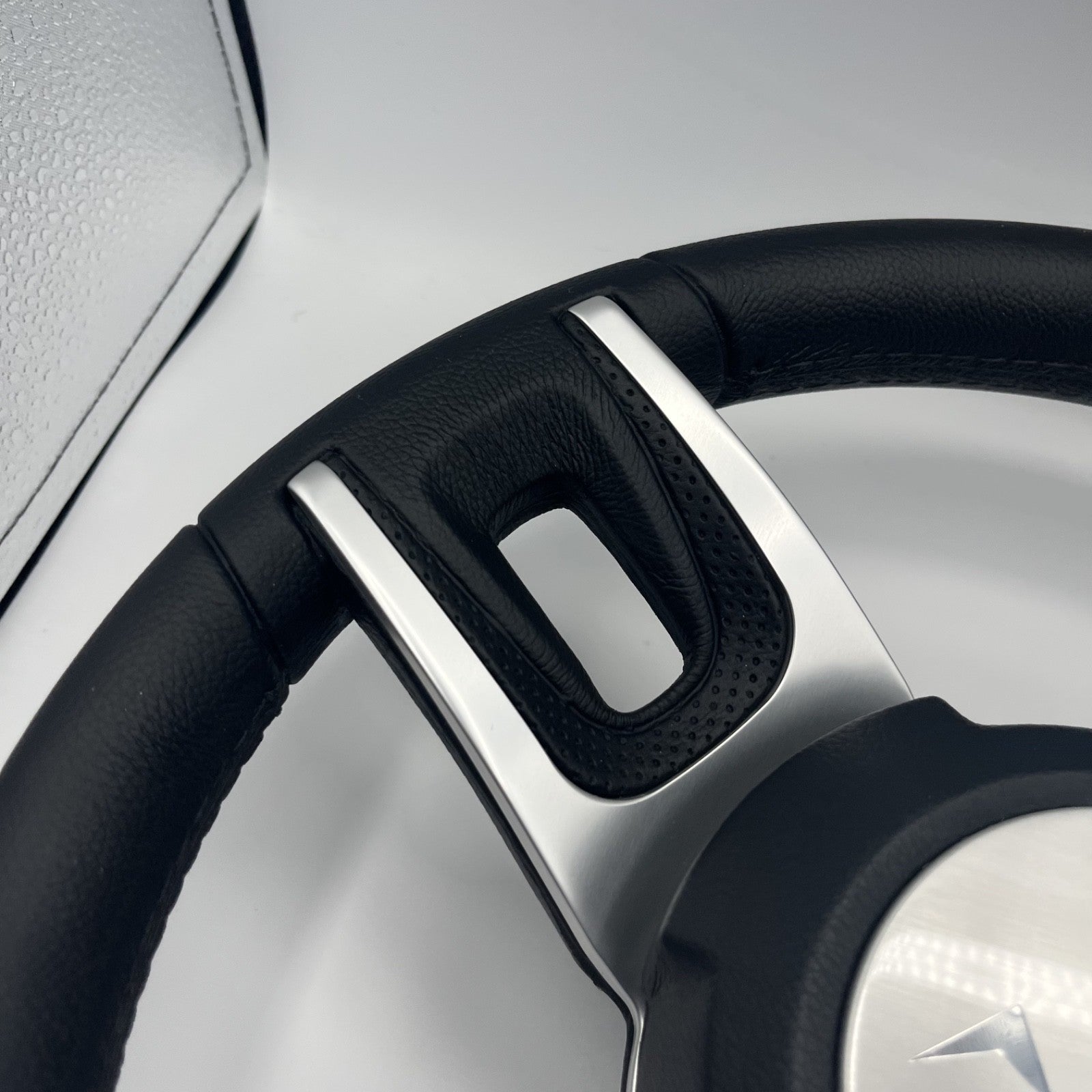 Gussi Italia Black Model 702 Steering Wheel | Avid Boats