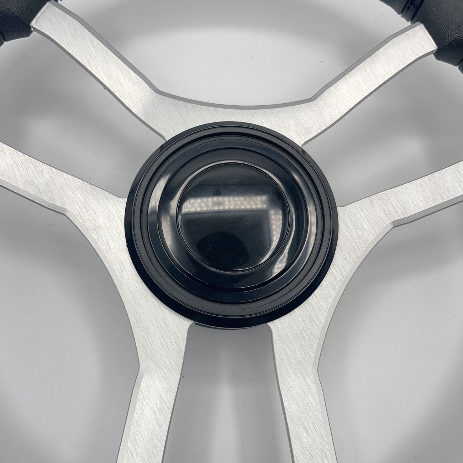 Malera Boat Steering Wheel Brushed Aluminum Spokes | LG Black Snap-in