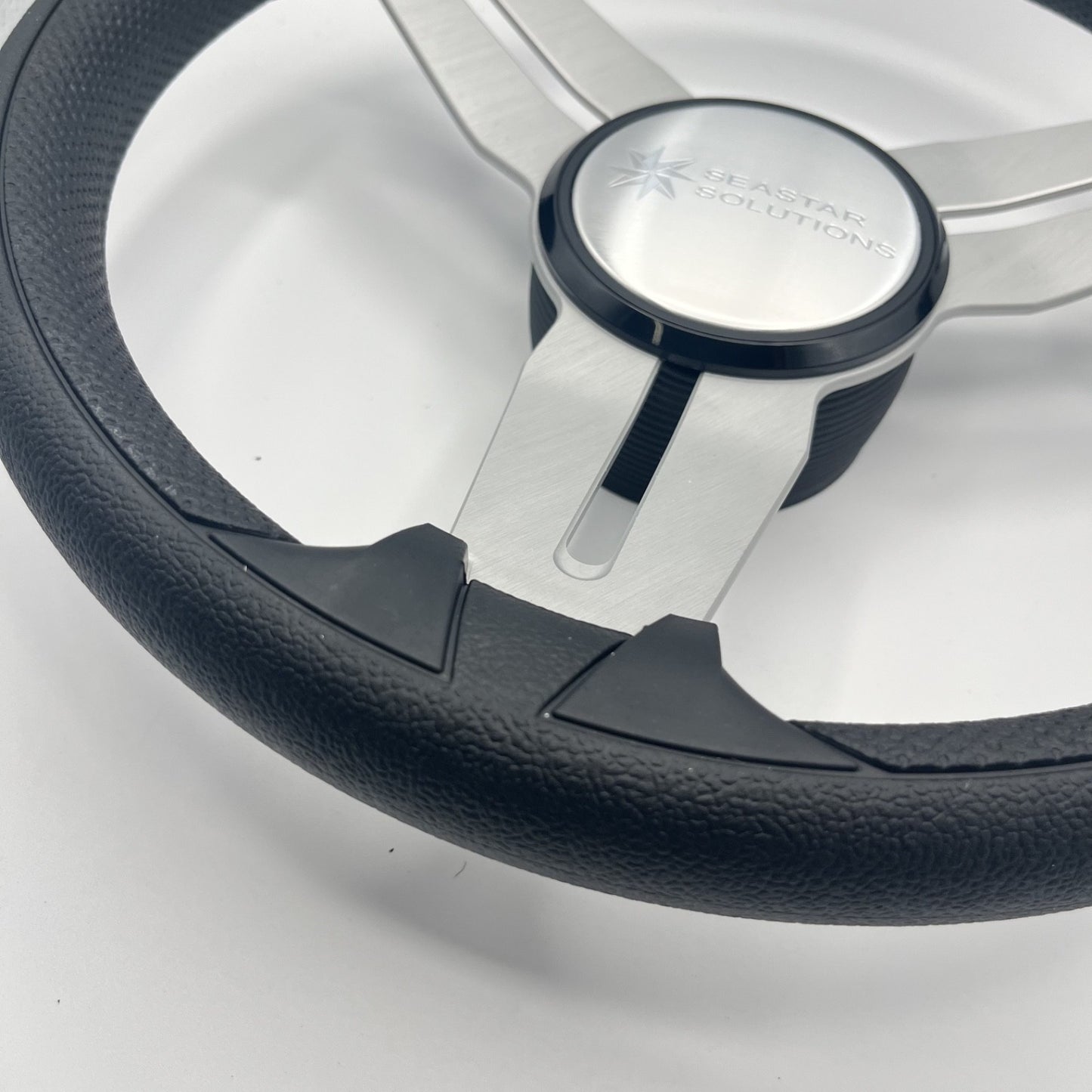 Model 15 Marine Steering Wheel Brush Alum Spokes | Seastar Solutions Logo
