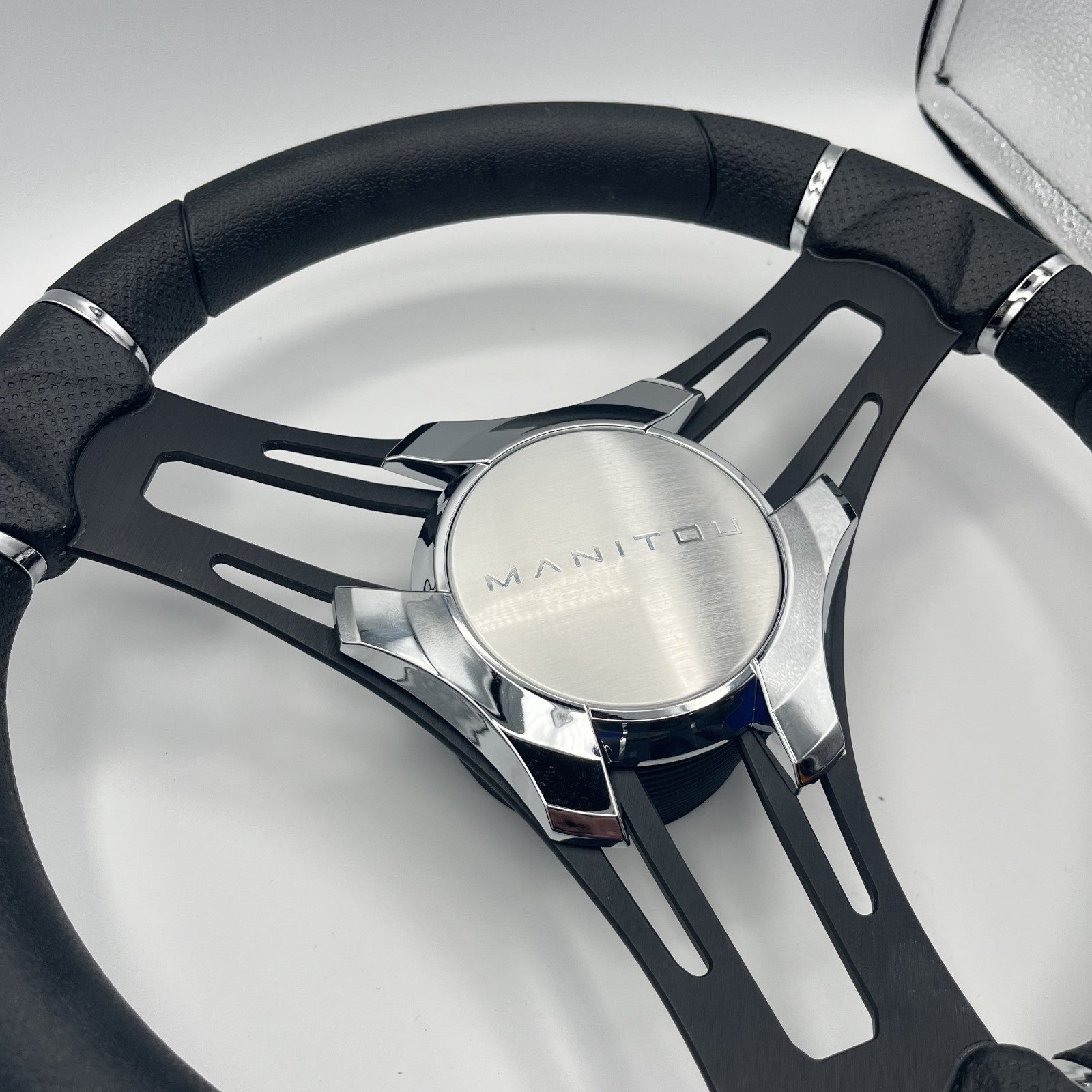 Gussi Italia Boat Steering Wheel Black Brushed Alum Spokes | Manitou