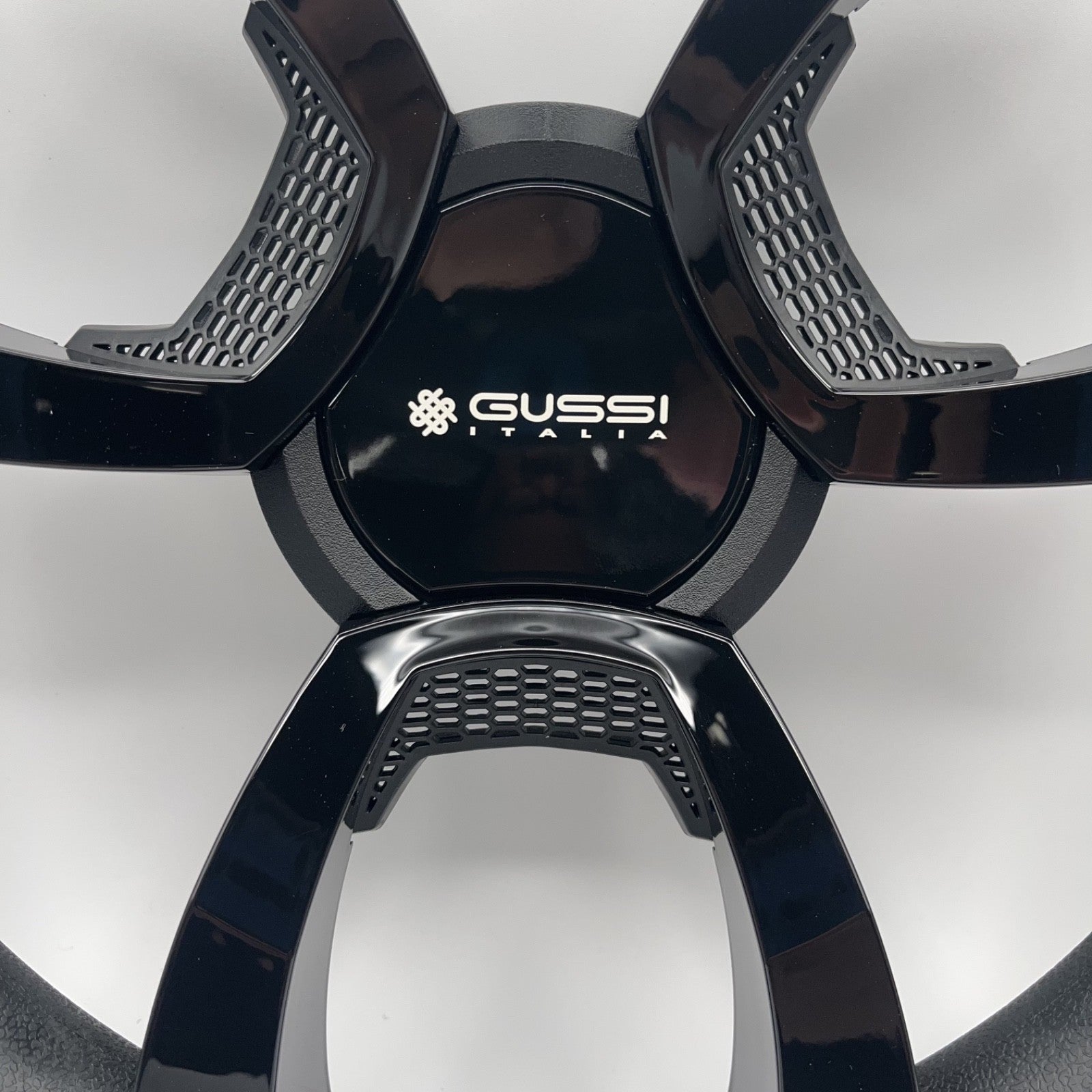 La Corte Boat Steering Wheel Black Gloss Inserts | Gussi Italia Logo