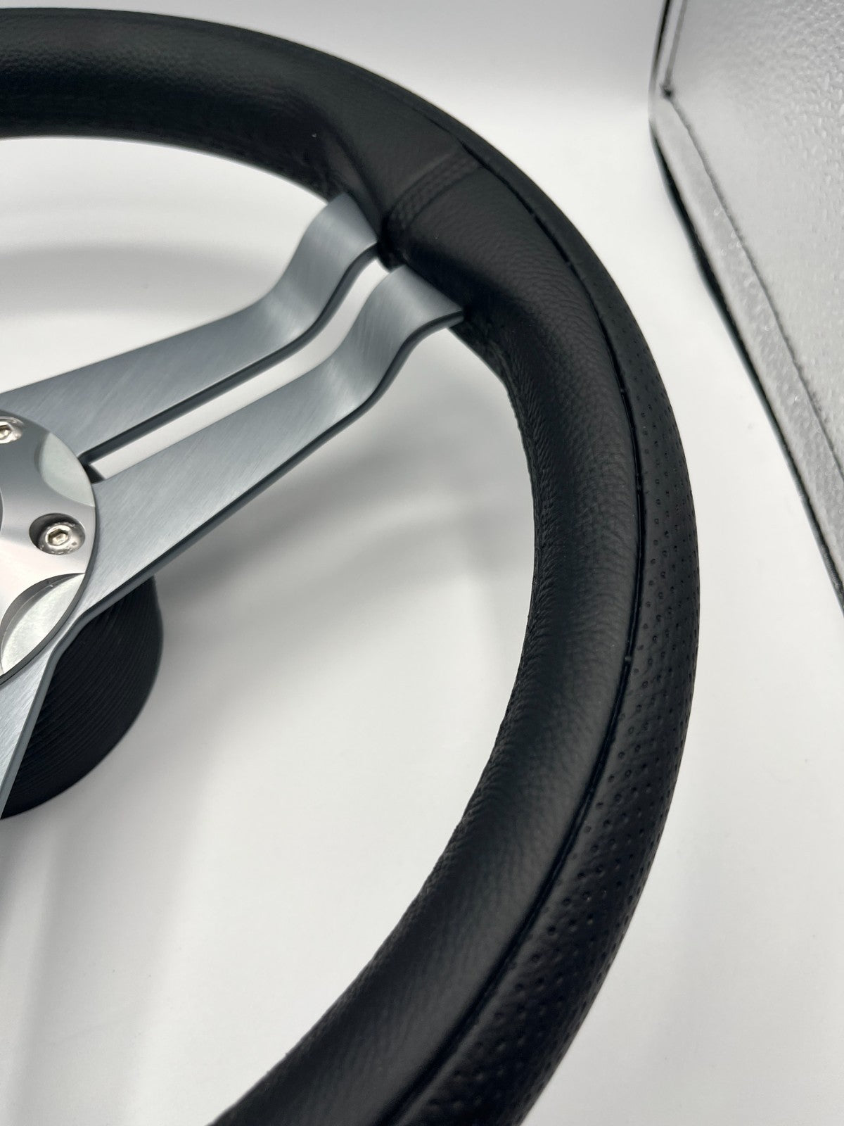 W208 Steering Wheel Gray Brushed Alum Spoke | SouthWind Deck Boats