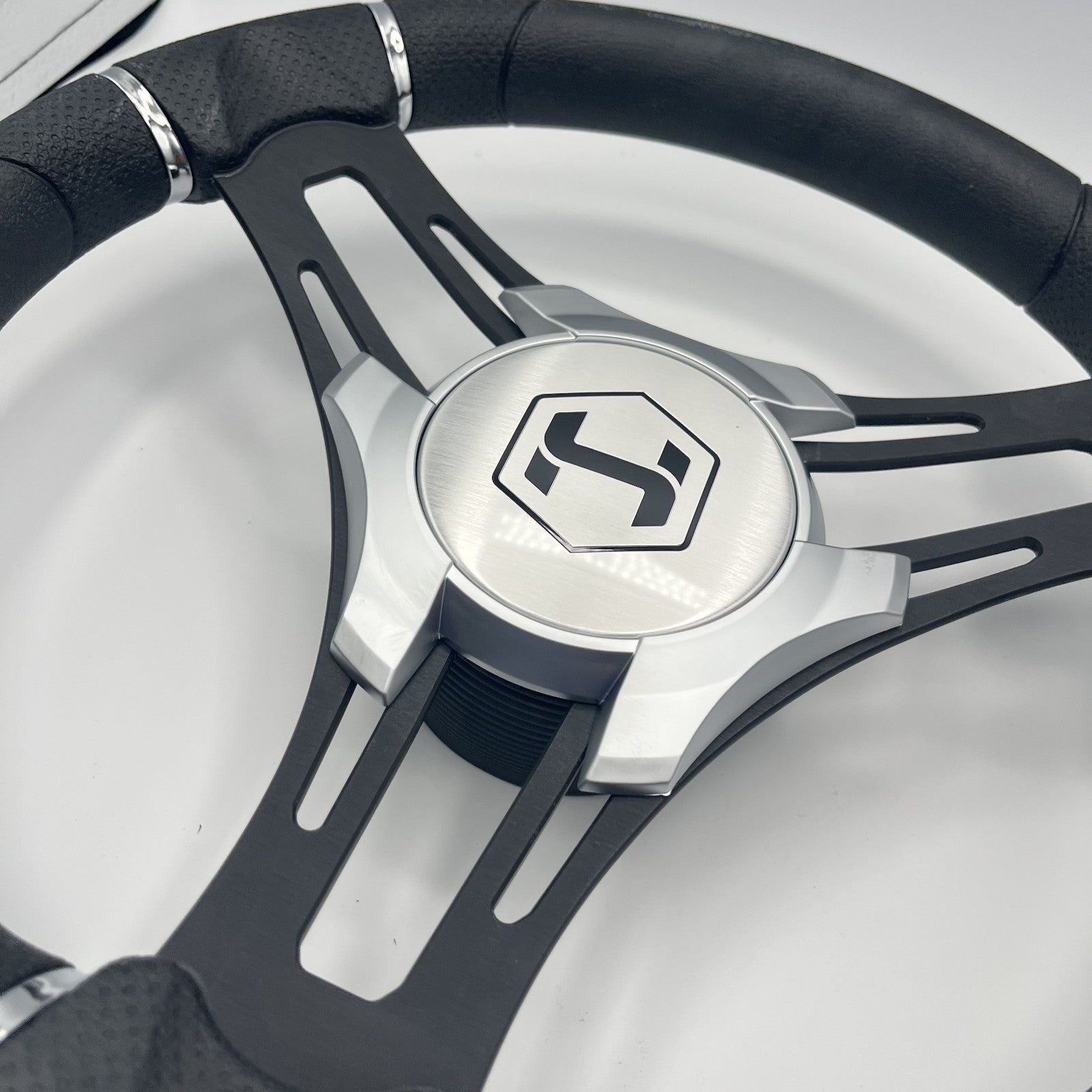 Gussi Italia Boat Steering Wheel Black Brushed Alum Spokes | Harris