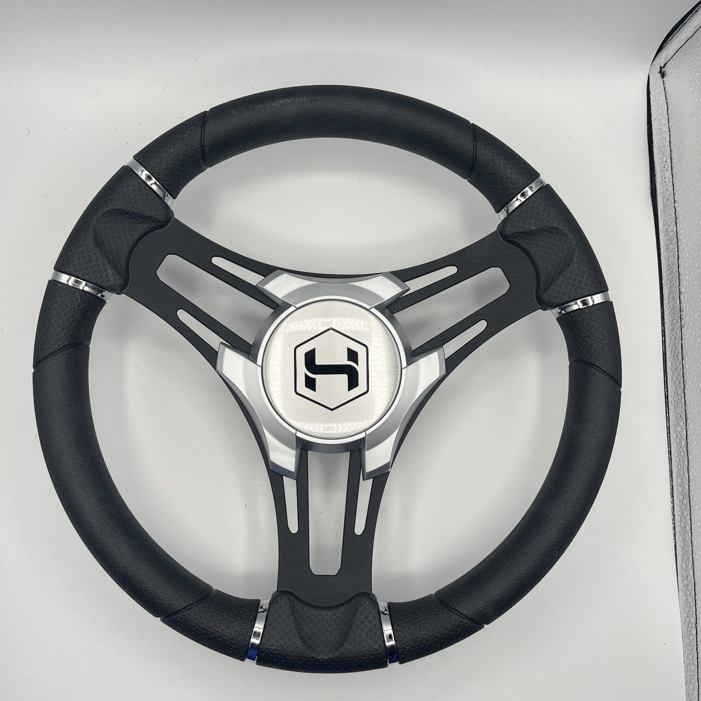 Gussi Italia Boat Steering Wheel Black Brushed Alum Spokes | Harris