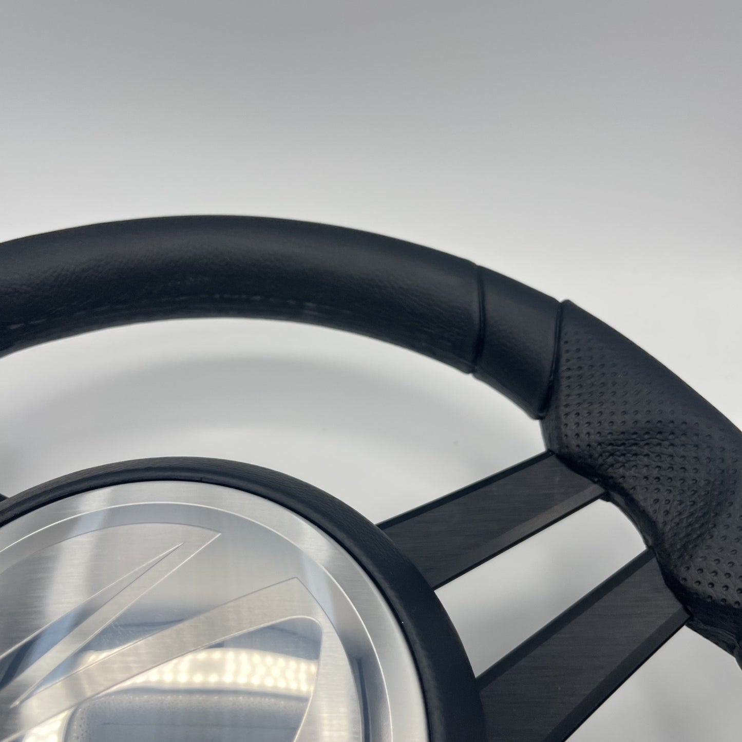 Molinara Marine Steering Wheel Black Brushed Aluminum Spokes | Tige
