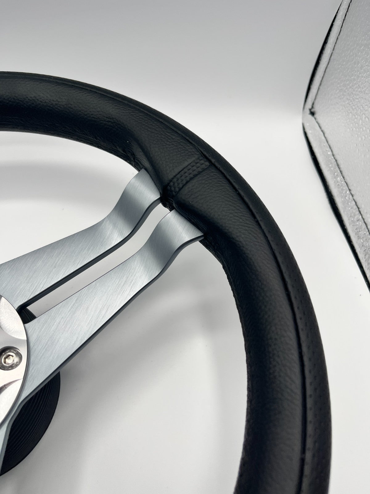 W208 Steering Wheel Gray Brushed Alum Spoke | Gussi Italia