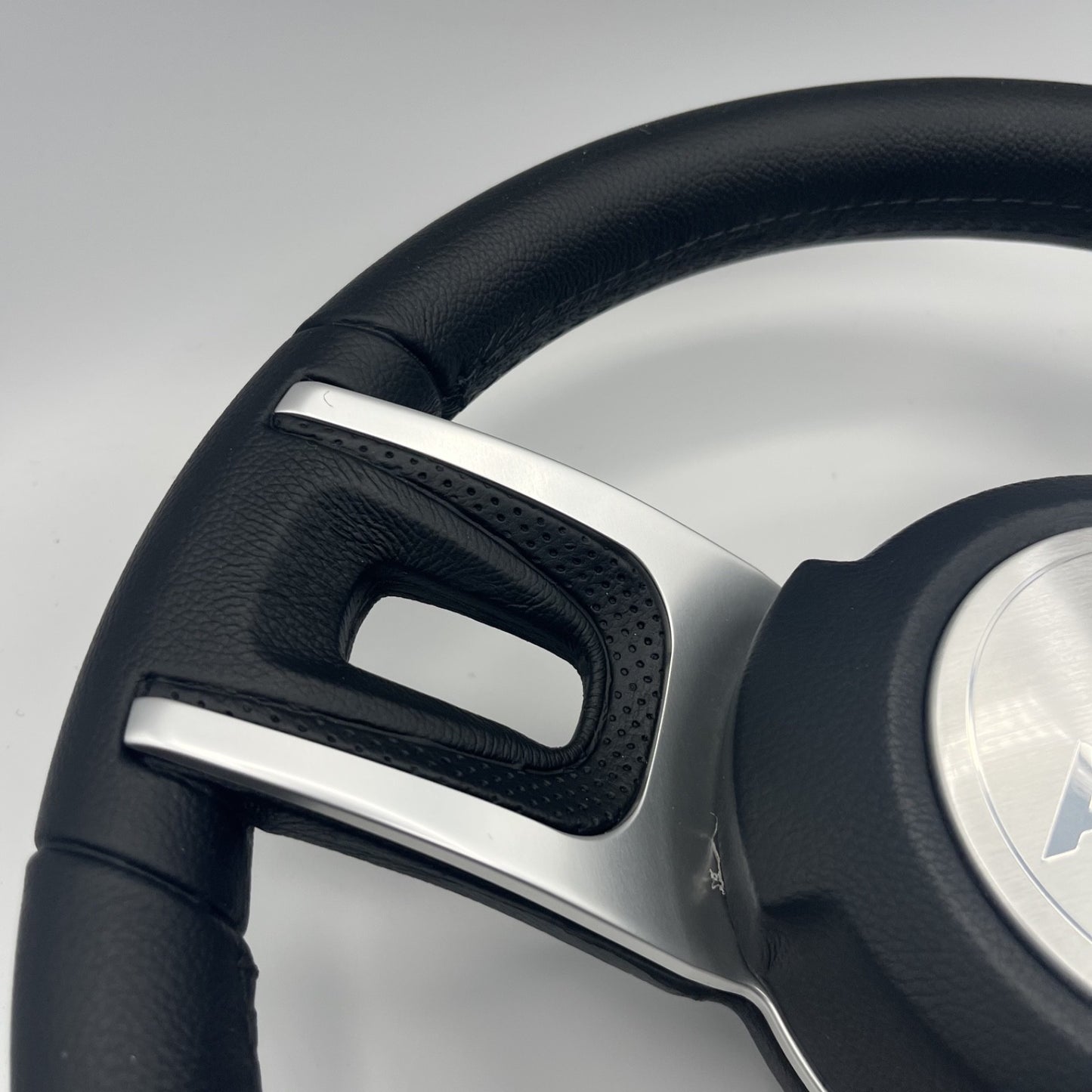 Gussi Italia Black Model 702 Steering Wheel | ATX Cap