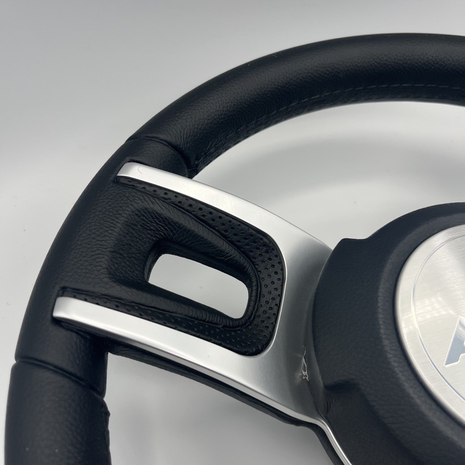 Gussi Italia Black Model 702 Steering Wheel | ATX Cap
