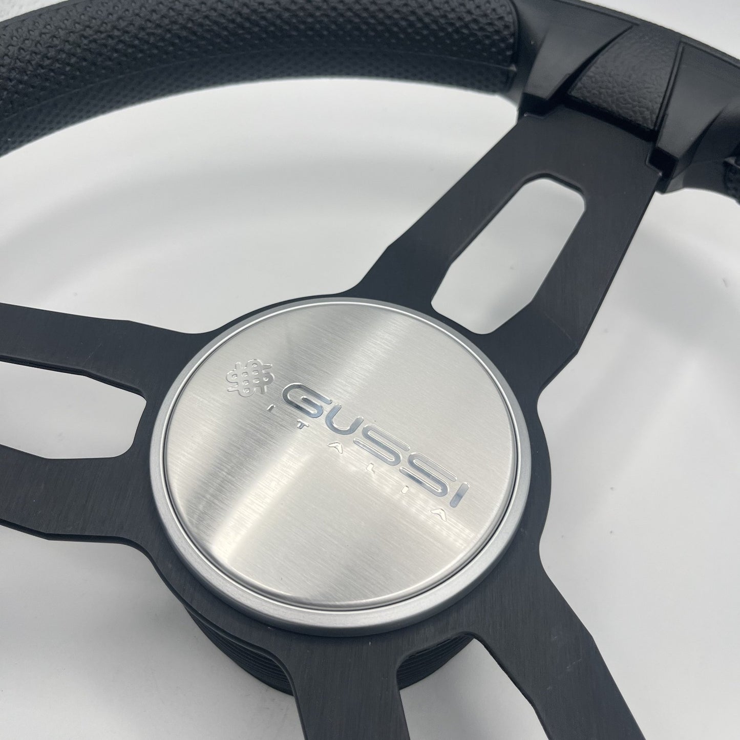 Gussi Italia Model 15 Steering Wheel Blk Brushed Alum Spokes | Silver Gussi Logo